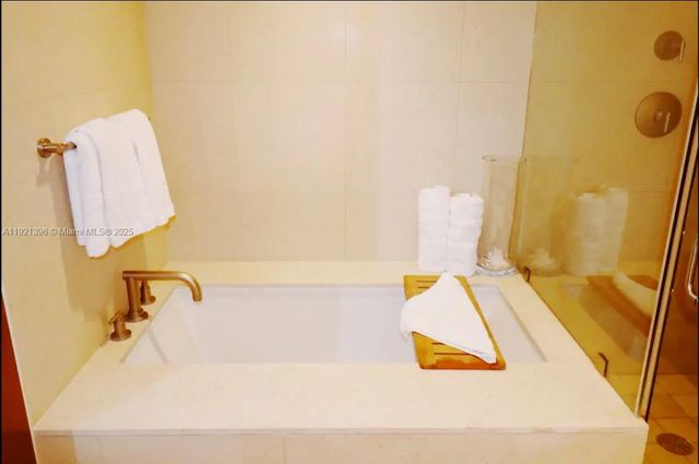 6801 Collins Ave 315, Miami Beach, FL 33141