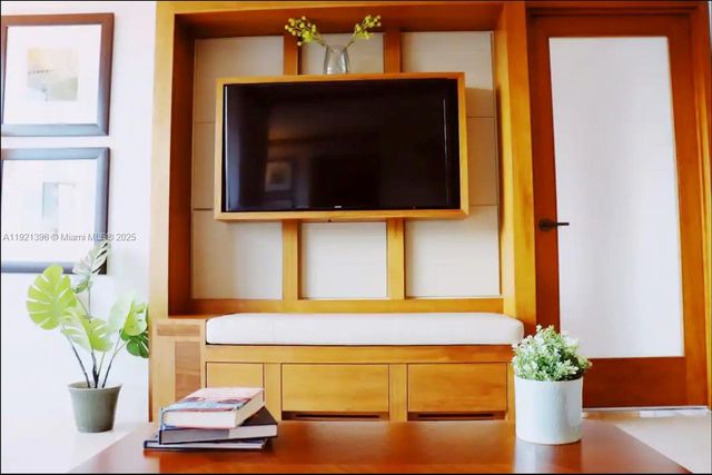 6801 Collins Ave 315, Miami Beach, FL 33141