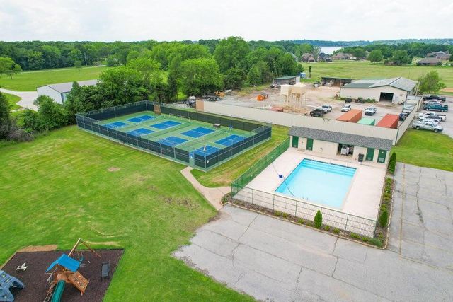 5026 Lake Breeze Road, Grove, OK 74344