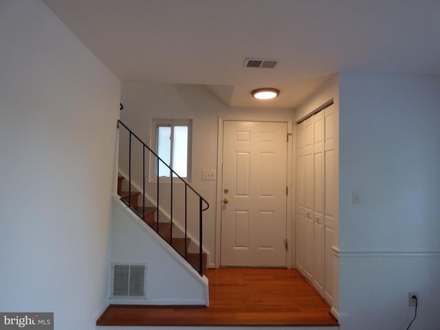 2216 FREAR PL, Herndon, VA 20170