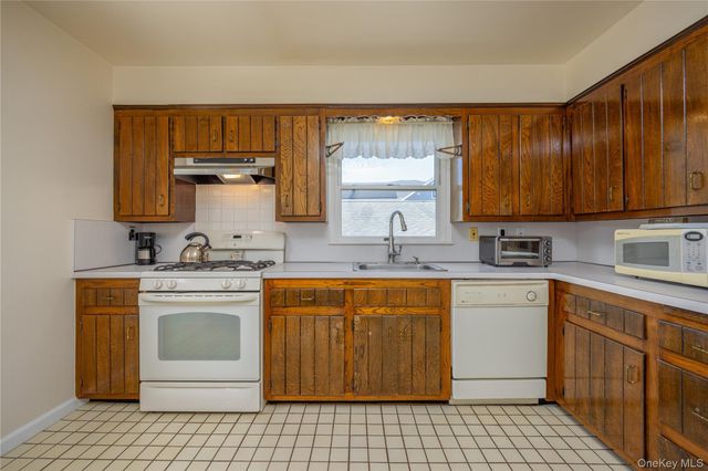 28 Hall Avenue, Eastchester, NY 10709
