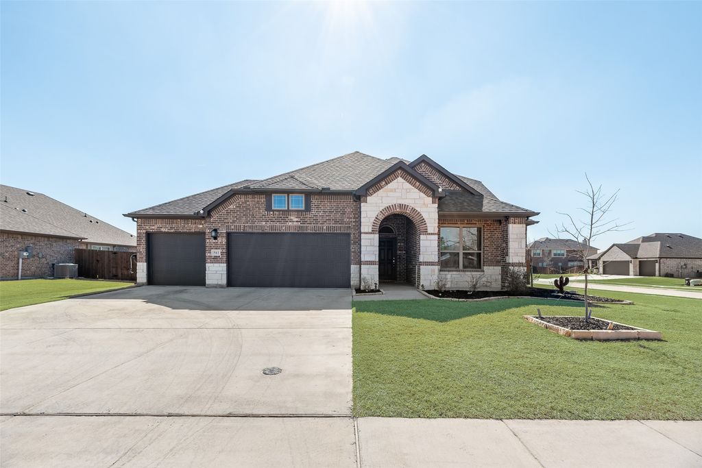 561 Randys Way, Pilot Point, TX 76258