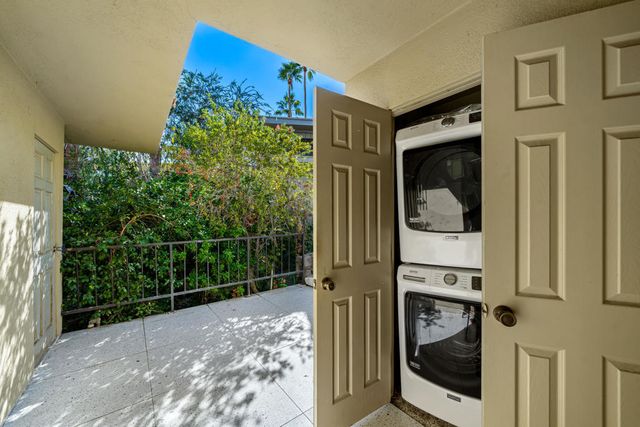 2014 Southridge Drive, Palm Springs, CA 92264