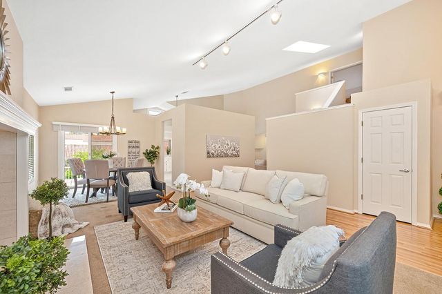 512 Adriana Pl, Auburn, CA 95603