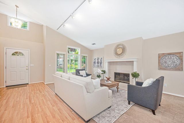 512 Adriana Pl, Auburn, CA 95603