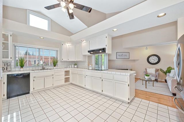 512 Adriana Pl, Auburn, CA 95603