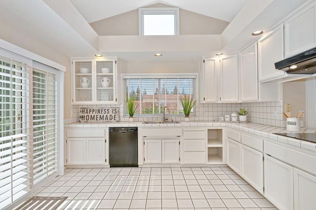 512 Adriana Pl, Auburn, CA 95603