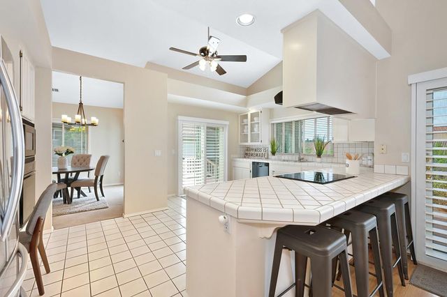 512 Adriana Pl, Auburn, CA 95603