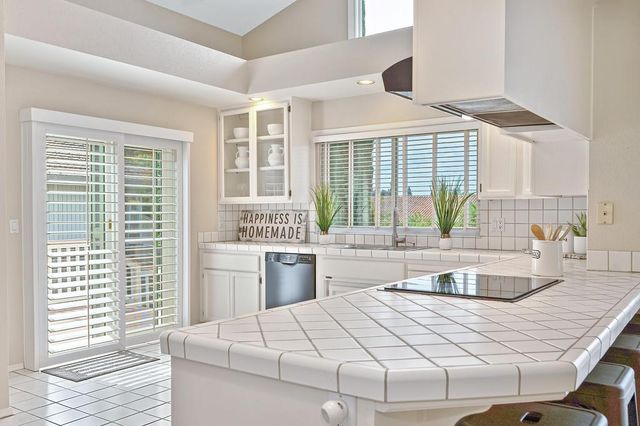 512 Adriana Pl, Auburn, CA 95603