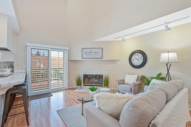 512 Adriana Pl, Auburn, CA 95603