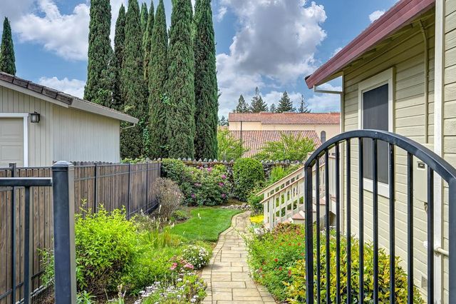 512 Adriana Pl, Auburn, CA 95603