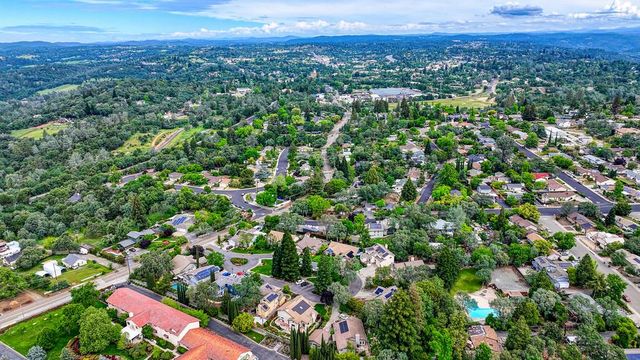512 Adriana Pl, Auburn, CA 95603