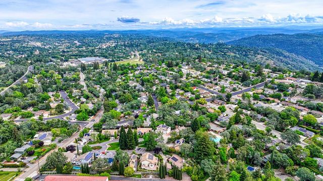 512 Adriana Pl, Auburn, CA 95603