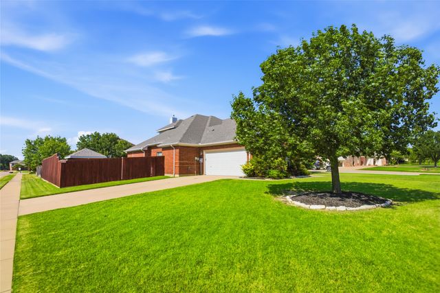 1201 Forest Green Drive, Kennedale, TX 76060