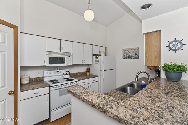 321 Diamond Rock Circle, Troy, NY 12182