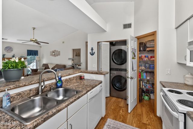 321 Diamond Rock Circle, Troy, NY 12182