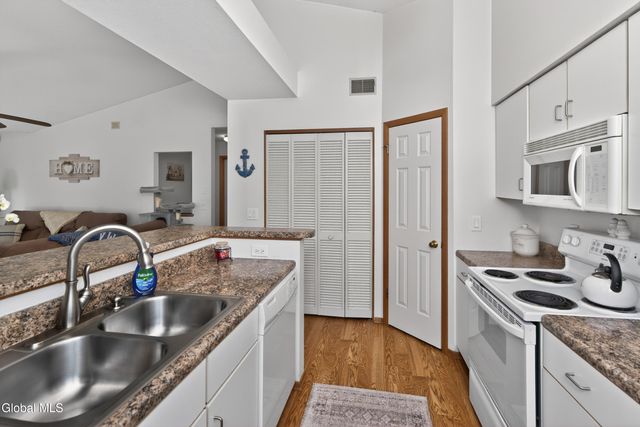 321 Diamond Rock Circle, Troy, NY 12182