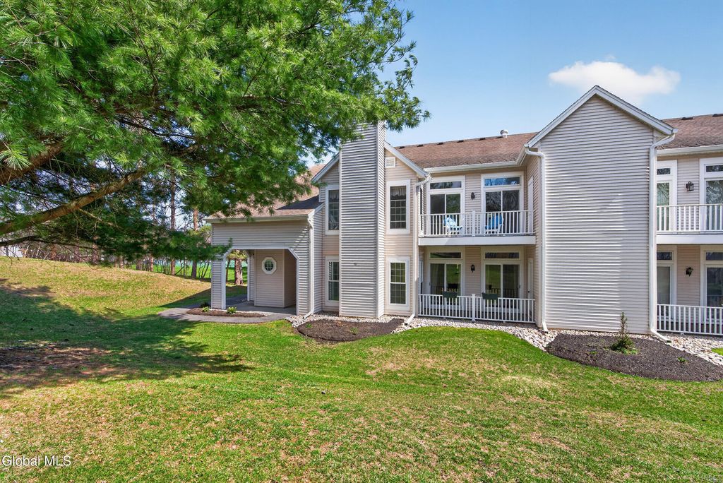 321 Diamond Rock Circle, Troy, NY 12182