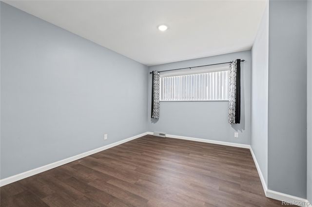 26201 Warner Avenue, Warren, MI 48091