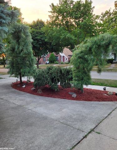 14041 Vernon Street, Oak Park, MI 48237