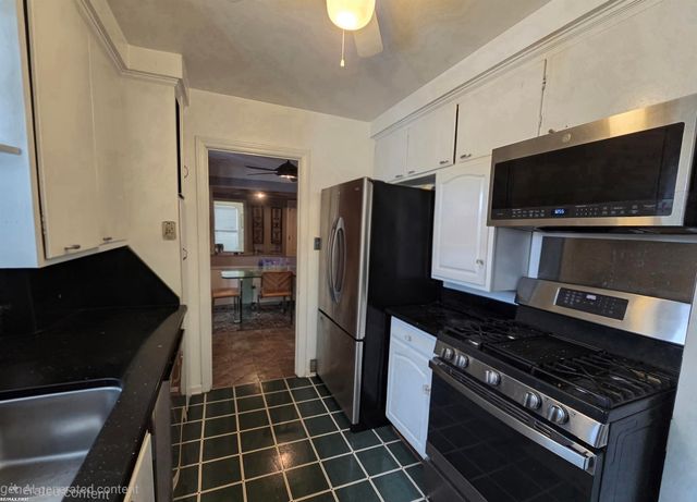 14041 Vernon Street, Oak Park, MI 48237