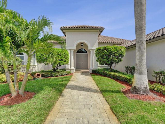 14401 N Jockey Cir N, Davie, FL 33330