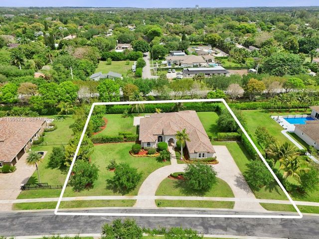 14401 N Jockey Cir N, Davie, FL 33330