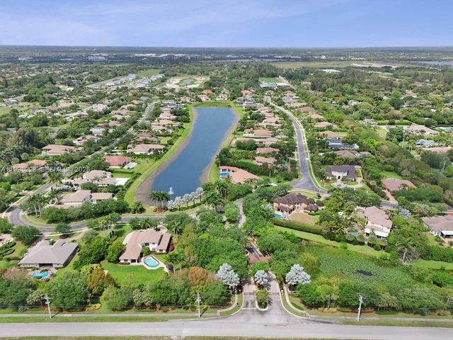 14401 N Jockey Cir N, Davie, FL 33330