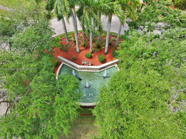 14401 N Jockey Cir N, Davie, FL 33330