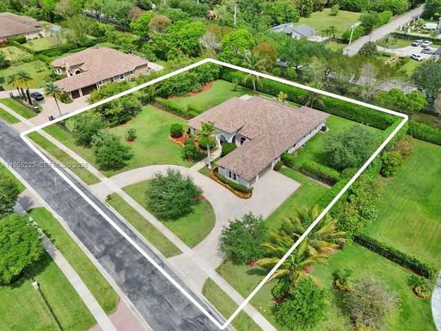 14401 N Jockey Cir N, Davie, FL 33330