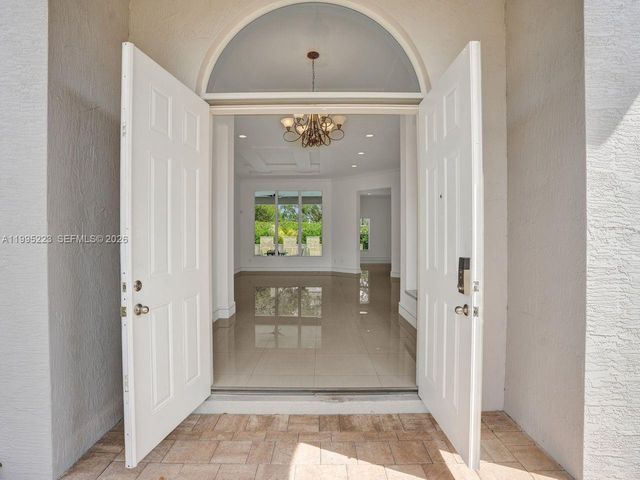 14401 N Jockey Cir N, Davie, FL 33330