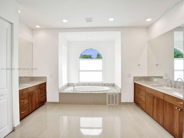 14401 N Jockey Cir N, Davie, FL 33330