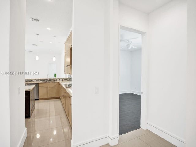 14401 N Jockey Cir N, Davie, FL 33330