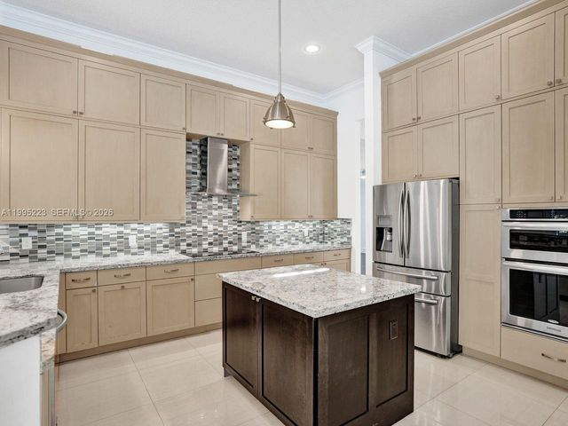 14401 N Jockey Cir N, Davie, FL 33330