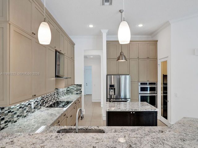 14401 N Jockey Cir N, Davie, FL 33330