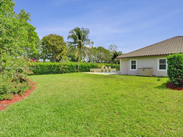 14401 N Jockey Cir N, Davie, FL 33330