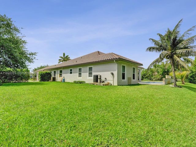 14401 N Jockey Cir N, Davie, FL 33330