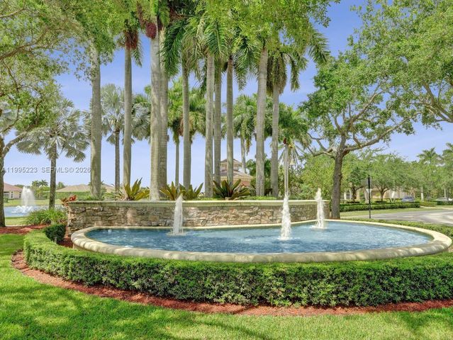 14401 N Jockey Cir N, Davie, FL 33330