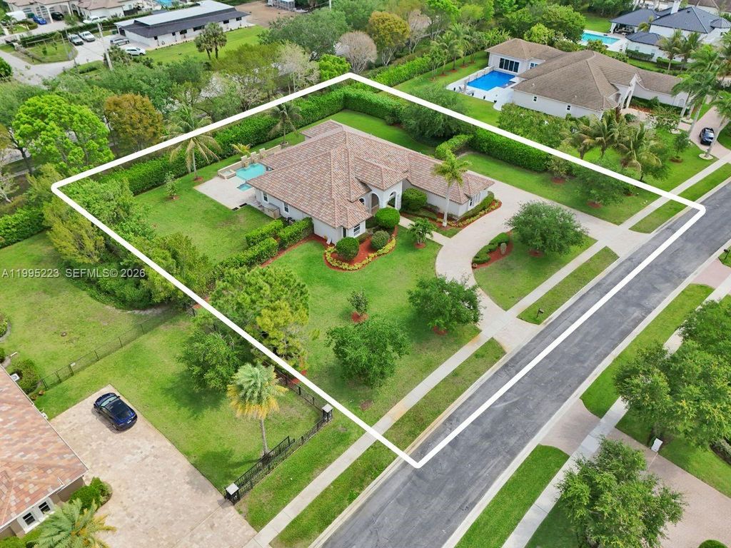 14401 N Jockey Cir N, Davie, FL 33330