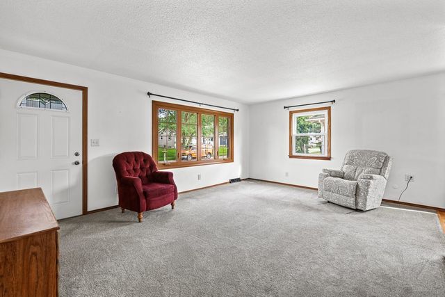7912 9th Street W, Rock Island, IL 61201