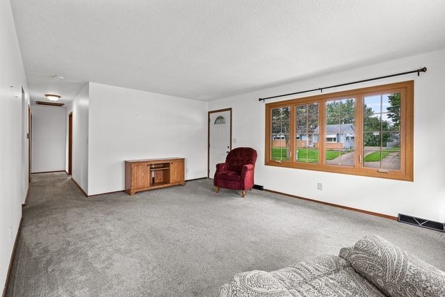 7912 9th Street W, Rock Island, IL 61201