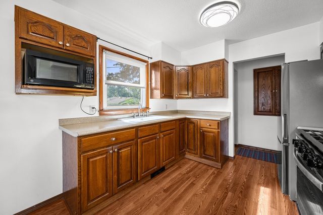 7912 9th Street W, Rock Island, IL 61201