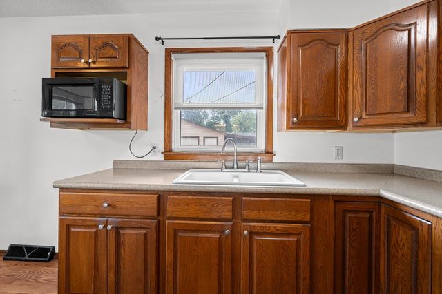 7912 9th Street W, Rock Island, IL 61201