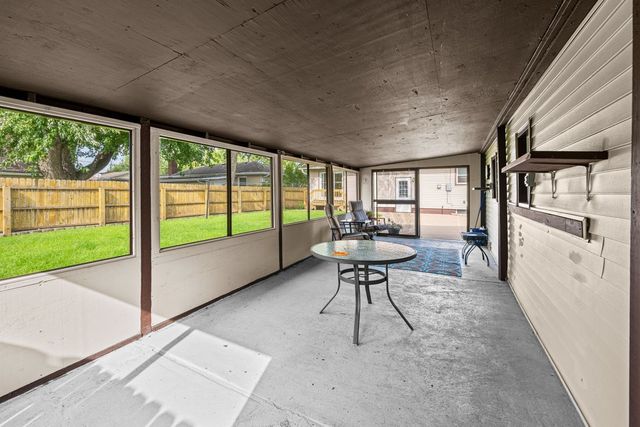 7912 9th Street W, Rock Island, IL 61201