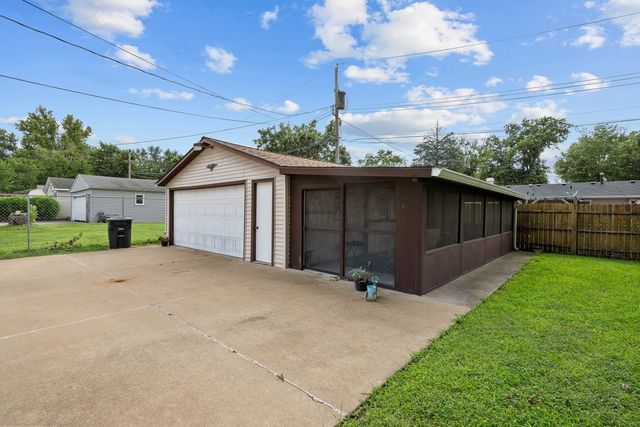 7912 9th Street W, Rock Island, IL 61201