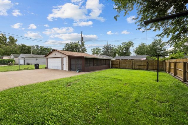 7912 9th Street W, Rock Island, IL 61201