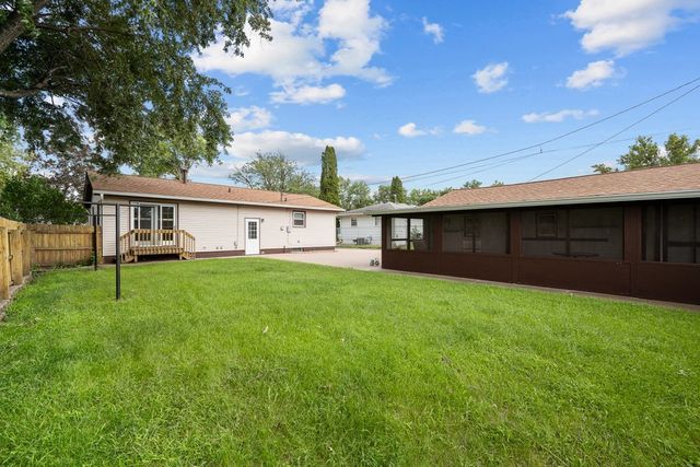 7912 9th Street W, Rock Island, IL 61201