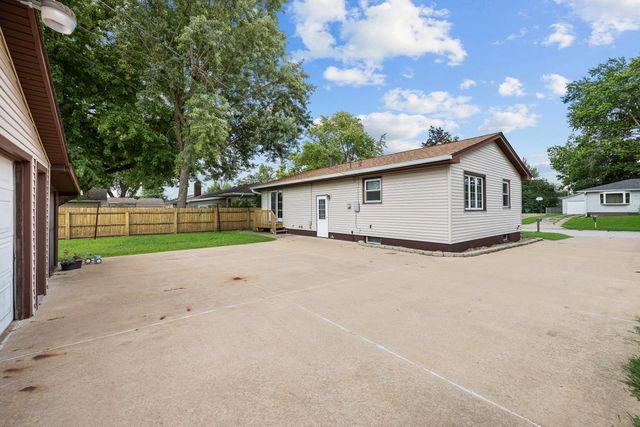 7912 9th Street W, Rock Island, IL 61201