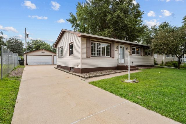 7912 9th Street W, Rock Island, IL 61201