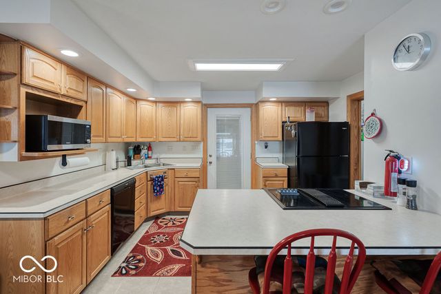 2122 Wolfs Point Drive, Rochester, IN 46975